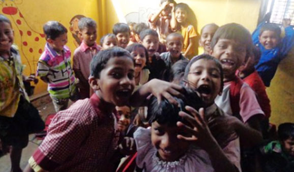 Volunteers interacted with underprivileged children from Calcutta Rescue in Kolkata 