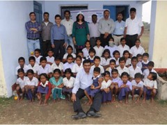 At the Informal Academic Support Centre in Jharkhand, ten employees spent time with the children and interacted with them